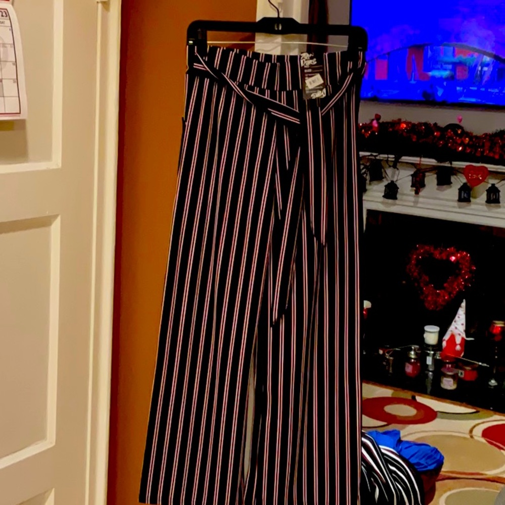 Hots wings woman’s pants one size fits all beautiful navy